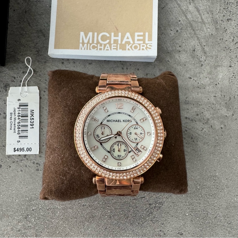 MICHAEL KORS ROSEGOLD WATCH - Picture 2 of 6